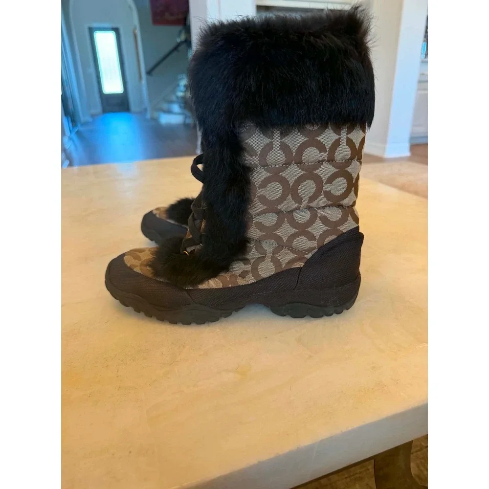 Coach Jennie Brown Signature C Monogram Faux Fur Trim Snow Boots Q522 Womens 7B